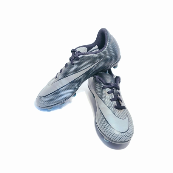 Nike outdoor soccer shoes Men Sz 5.5 like new - Picture 3 of 3